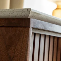 Made in Meubles Armoire<Armoire en bois d'acacia et terrazzo Kaelis