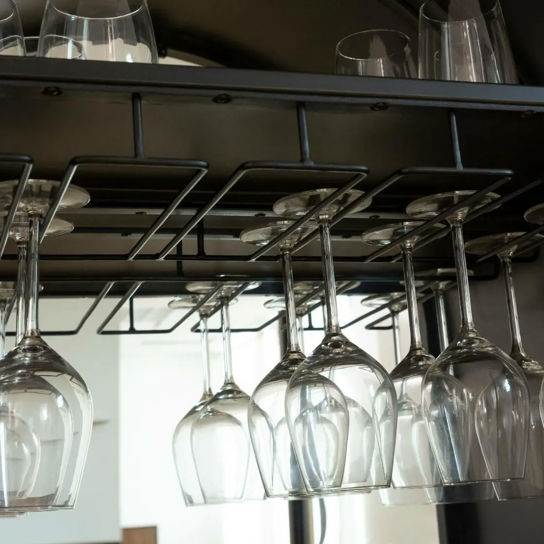 Made in Meubles Meuble Bar|Vitrine<Buffet bar en métal noir et doré Janelle