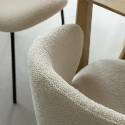 Made in Meubles Chaise<Chaise avec accoudoirs ronds en tissu bouclette écru clair et pieds en métal Cléa (lot de 2)
