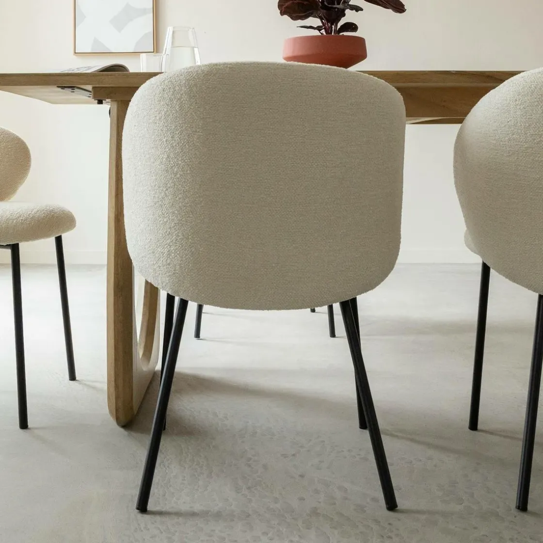 Made in Meubles Chaise<Chaise avec accoudoirs ronds en tissu bouclette écru clair et pieds en métal Cléa (lot de 2)