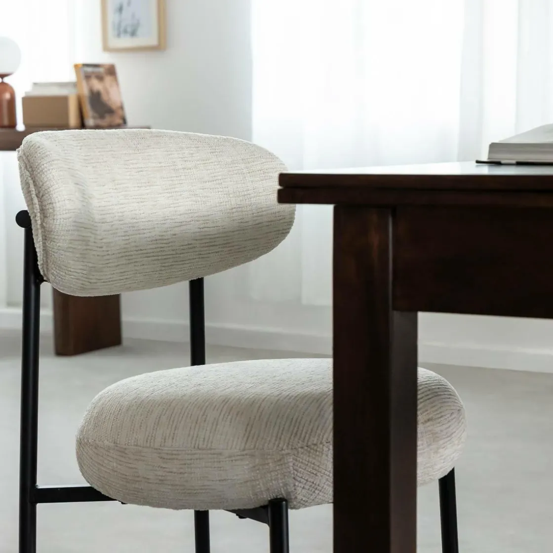 Made in Meubles Chaise<Chaise en tissu écru et pieds en métal noir Janis (lot de 2)