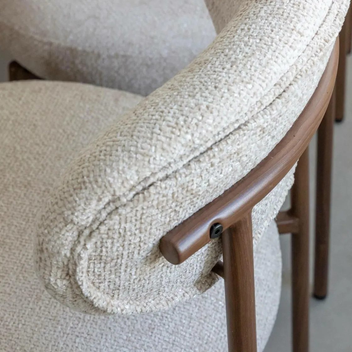 Made in Meubles Chaise<Chaise en tissu écru et pieds en métal effet bois Janis (lot de 2)