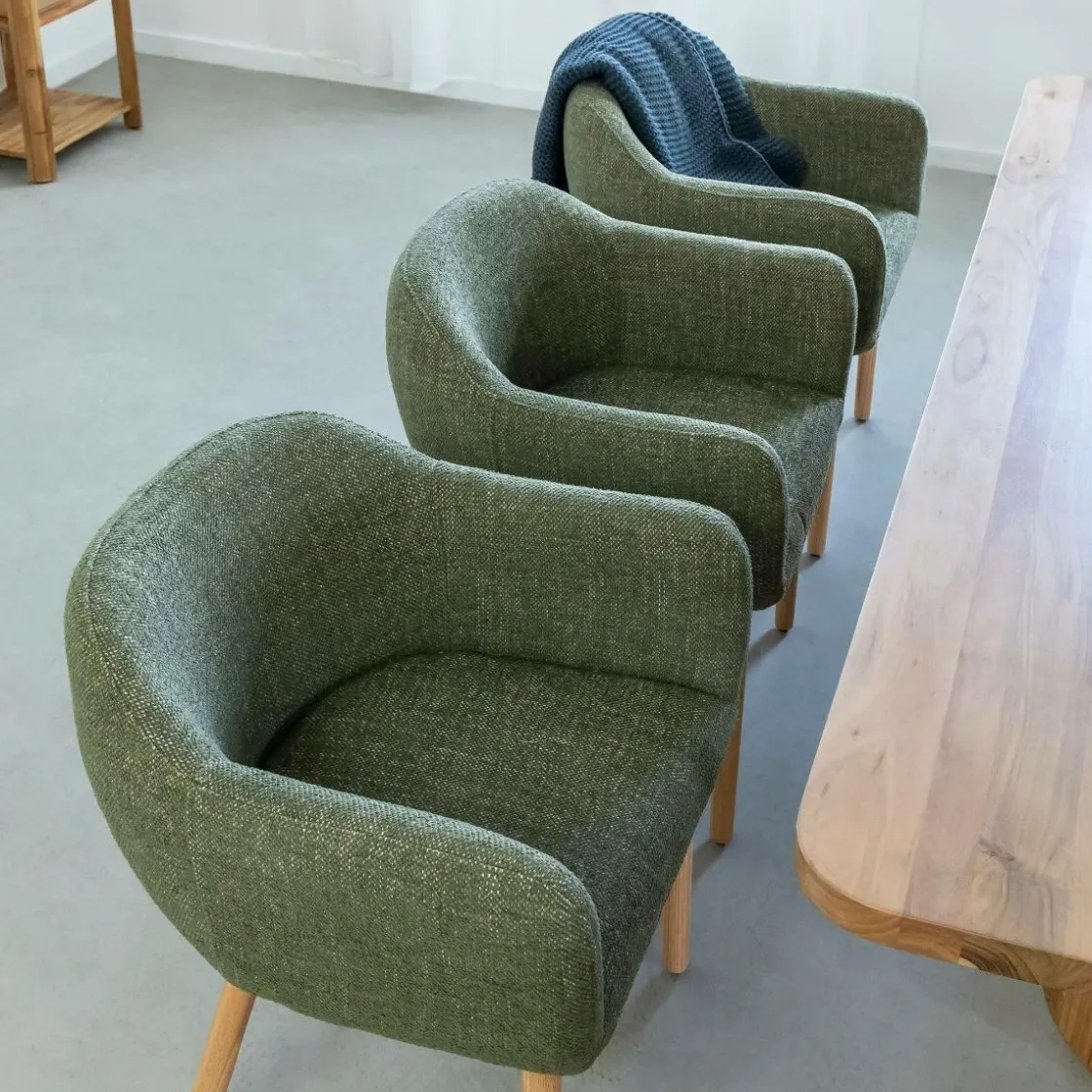 Made in Meubles Chaise<Chaise en tissu vert et pieds en bois Solène (lot de 2)