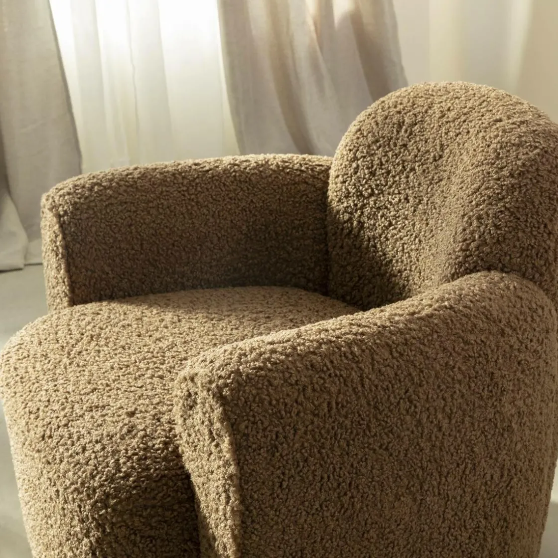 Made in Meubles Fauteuil<Fauteuil club en tissu bouclette marron Tommy