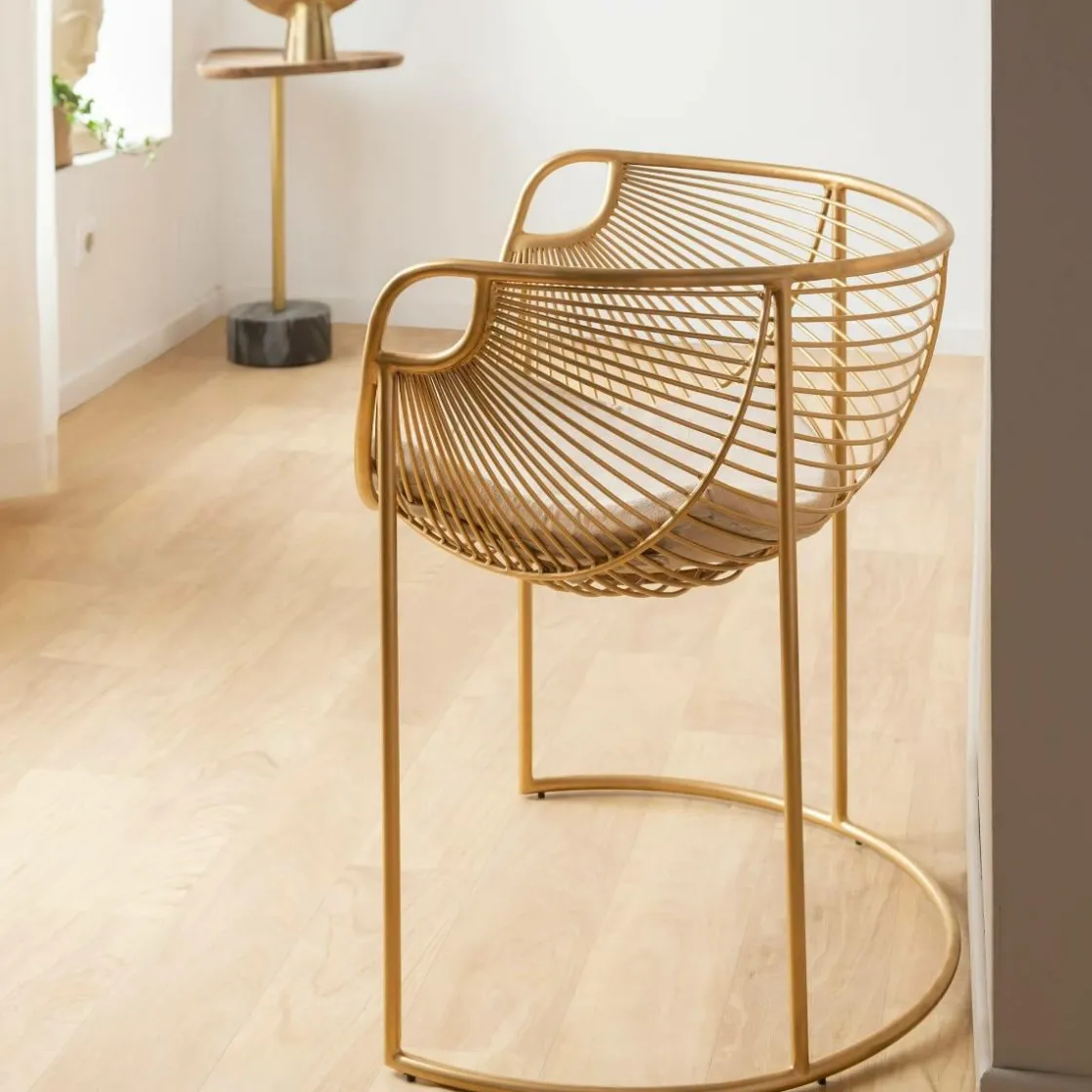 Made in Meubles Fauteuil<Fauteuil design en métal doré Augustus