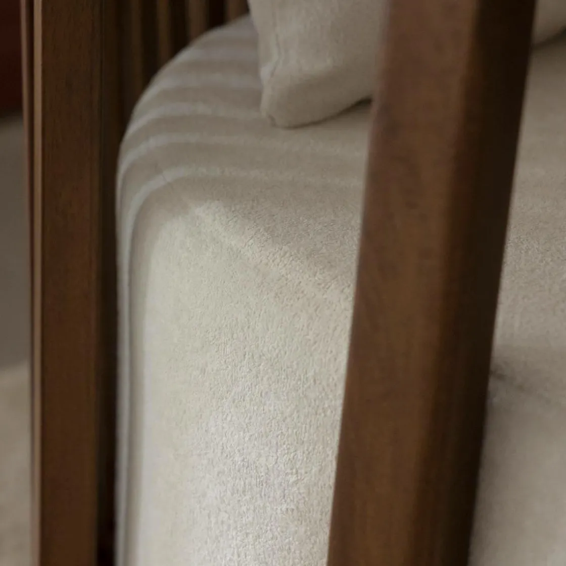 Made in Meubles Fauteuil<Fauteuil en manguier et en velours Térence