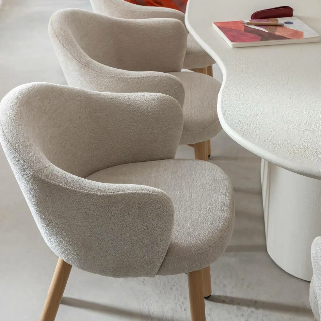 Made in Meubles Fauteuil<Fauteuil en tissu écru et pieds en métal effet bois Mayi