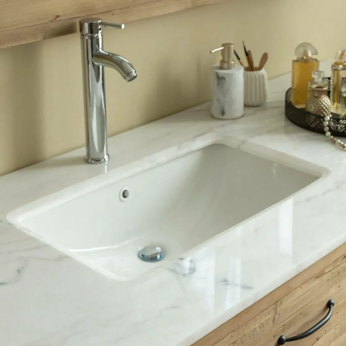 Made in Meubles Meuble Sous Vasque<Meuble sous vasque en vieux pin et marbre blanc Nils