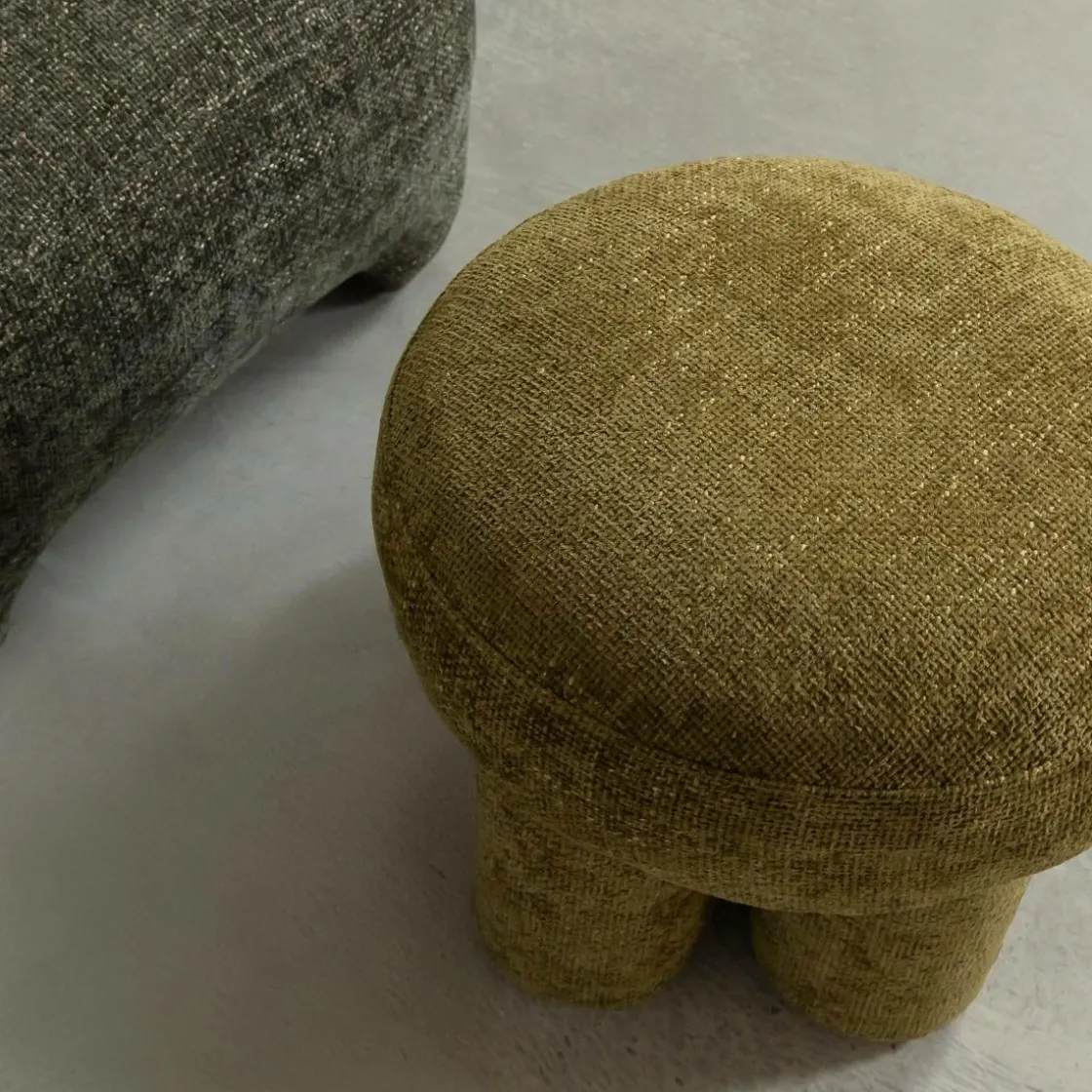 Made in Meubles Tabouret<Petit tabouret en tissu kaki Toby