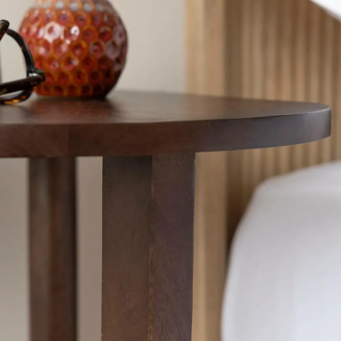 Made in Meubles Chevet<Table de chevet ovale en bois de manguier Sharon