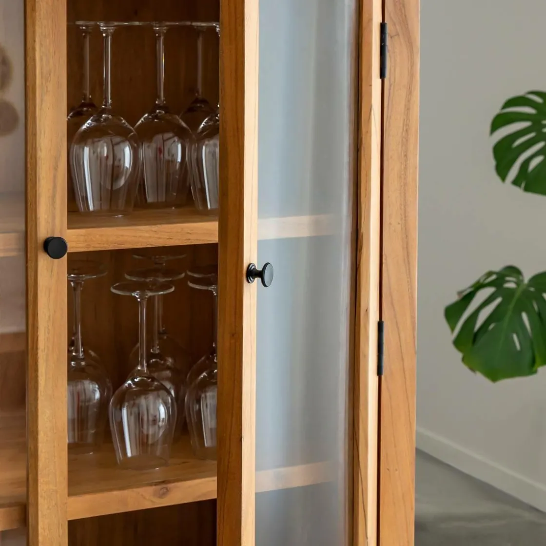 Made in Meubles Vitrine<Vitrine en bois d'acacia 4 portes Jo